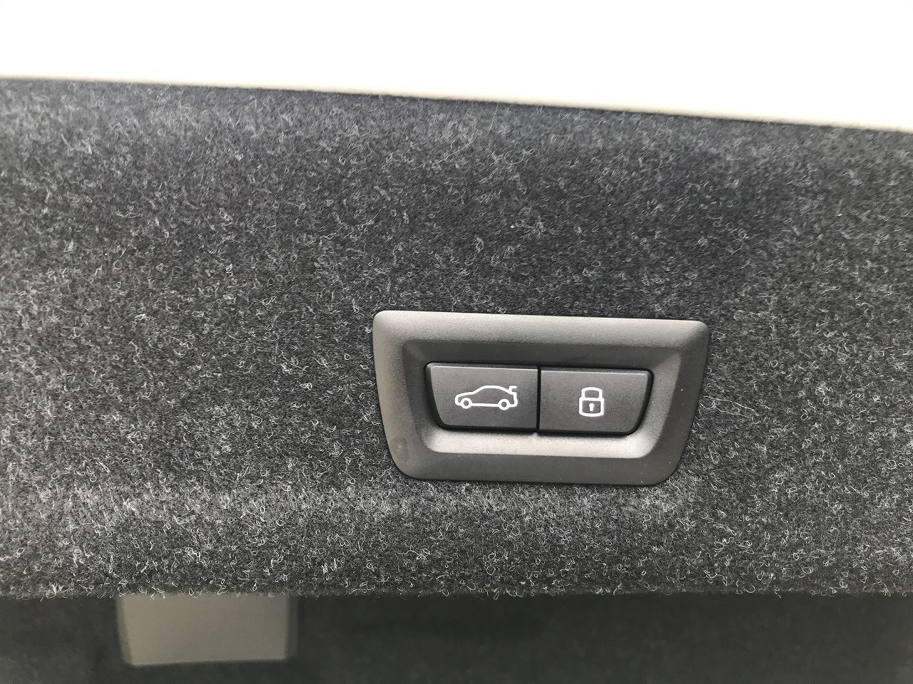 320d xDrive Berline RHD