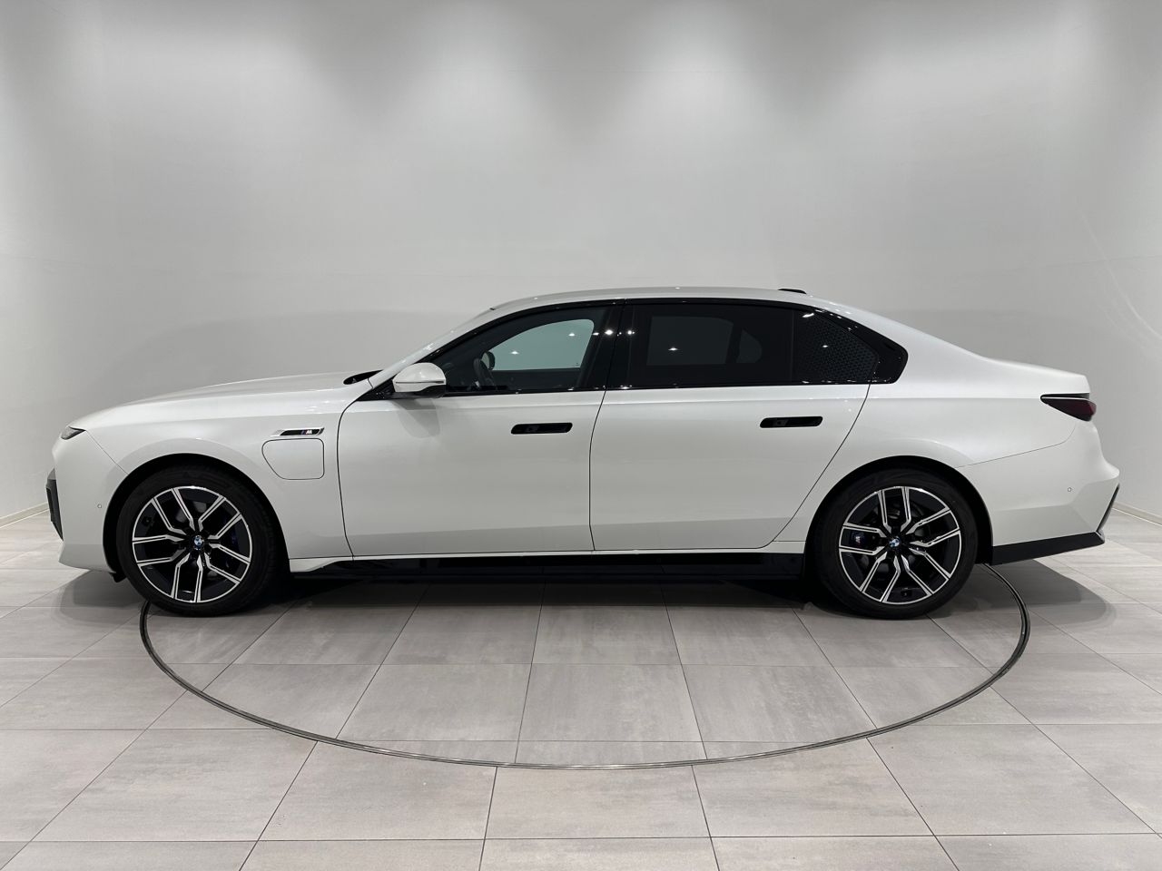 i7 xDrive60 Sedan RHD