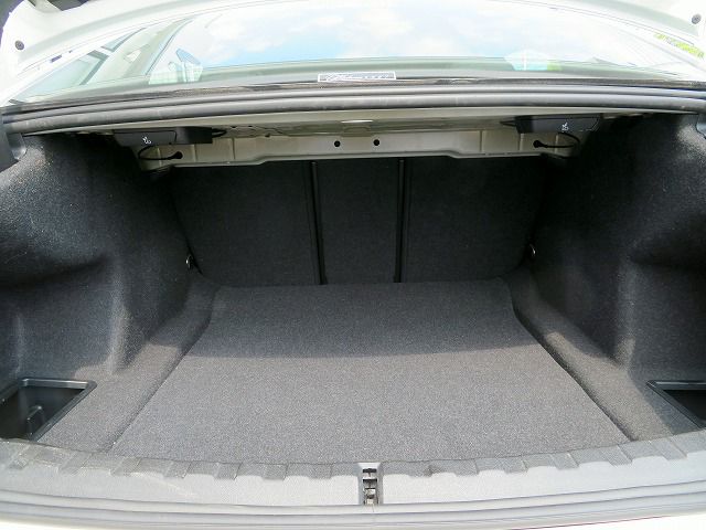 G20 320d xDrive RHD Saloon