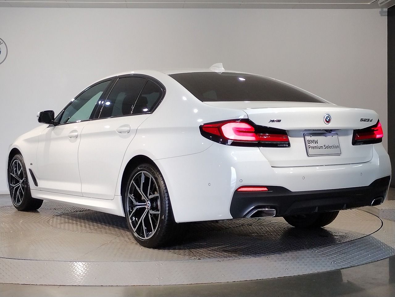 520d xDrive Sedan RHD