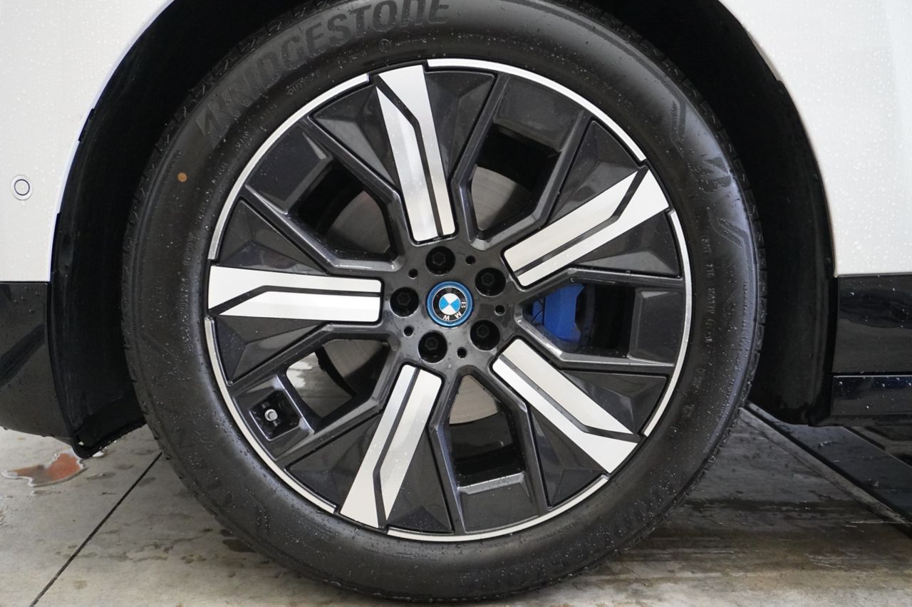 i20 iX xDrive40