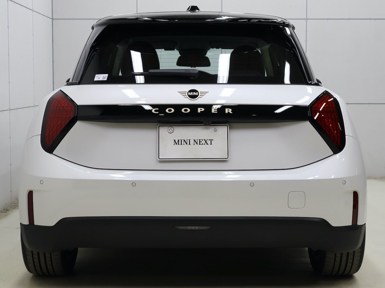 J01 MINI Cooper E
