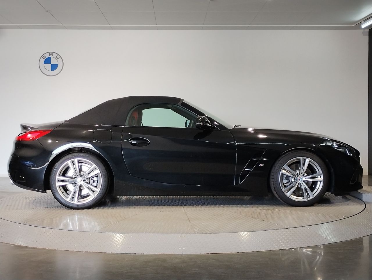 G29 z4 sDrive20i RHD