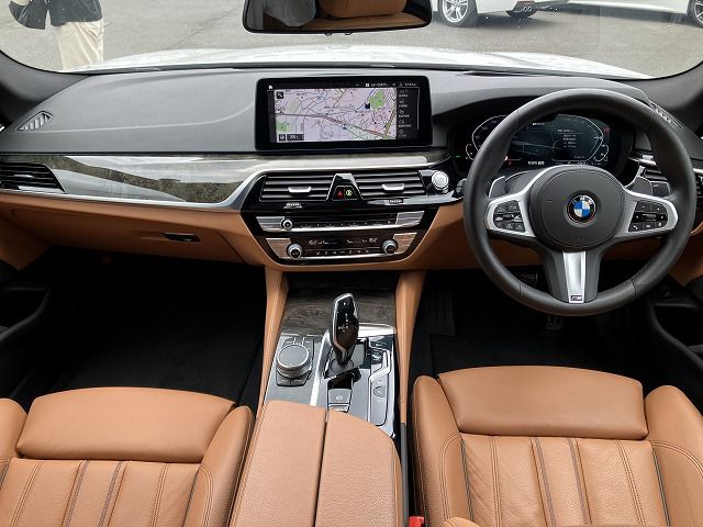 530e Sedan RHD