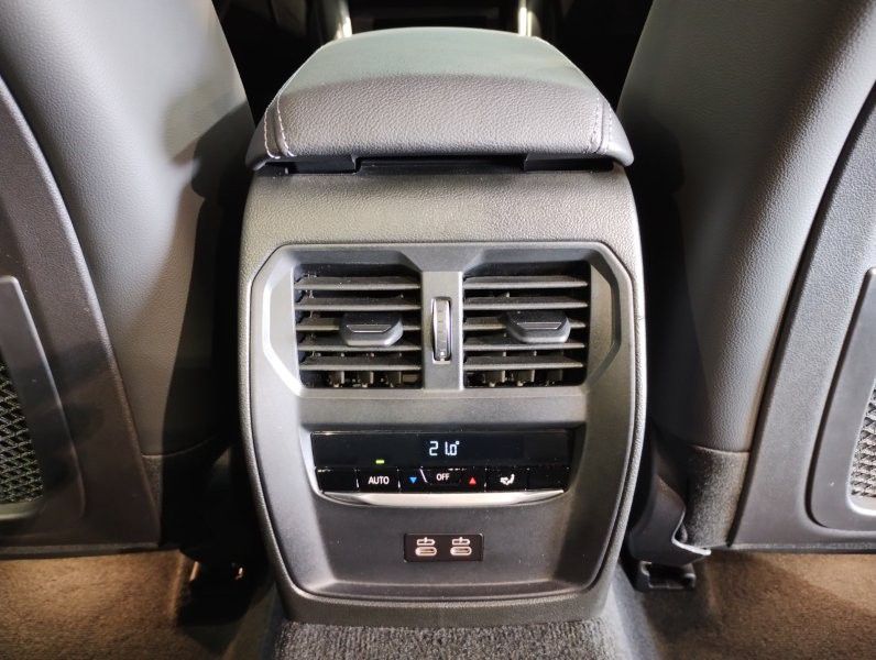 320d xDrive Berline RHD