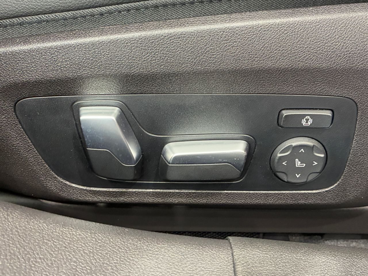 320d xDrive Berline RHD