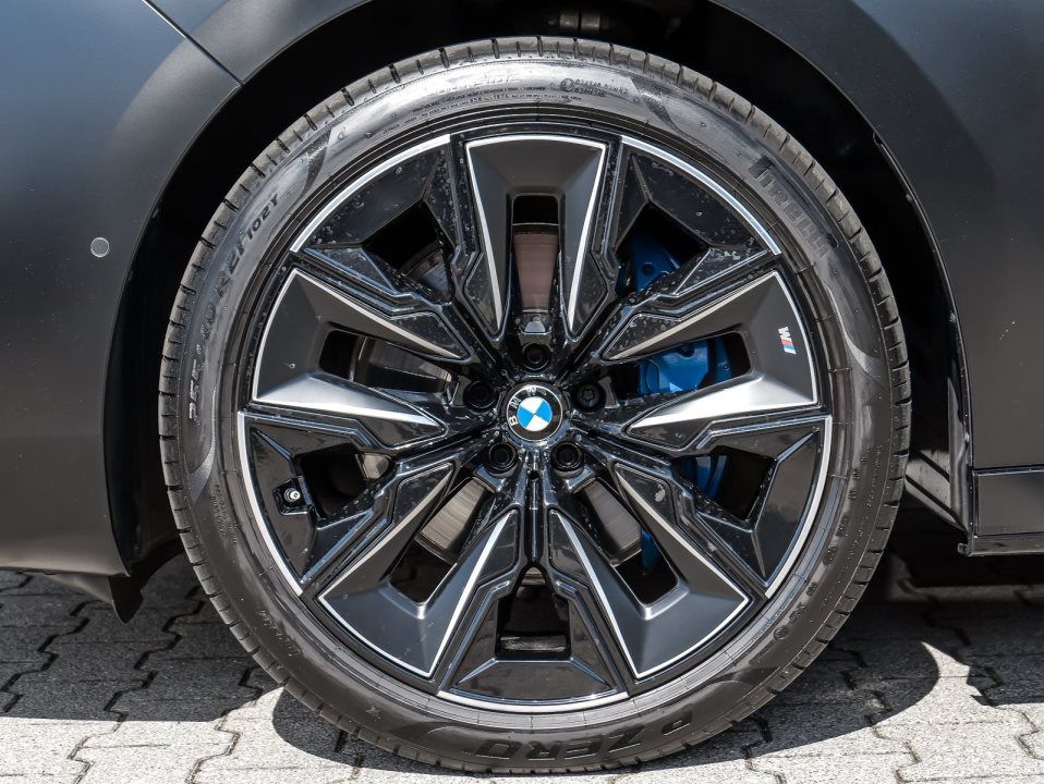 BMW 740