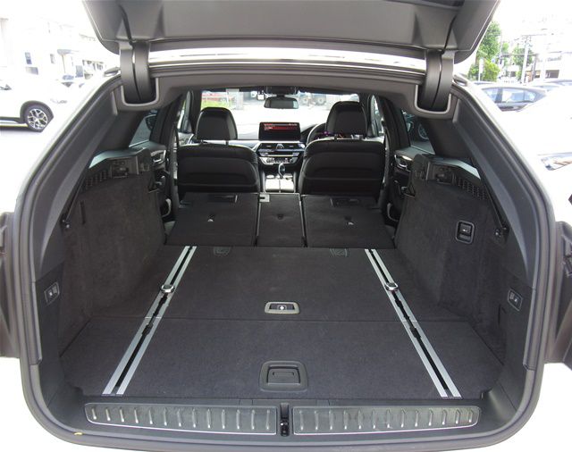 520d xDrive Touring RHD