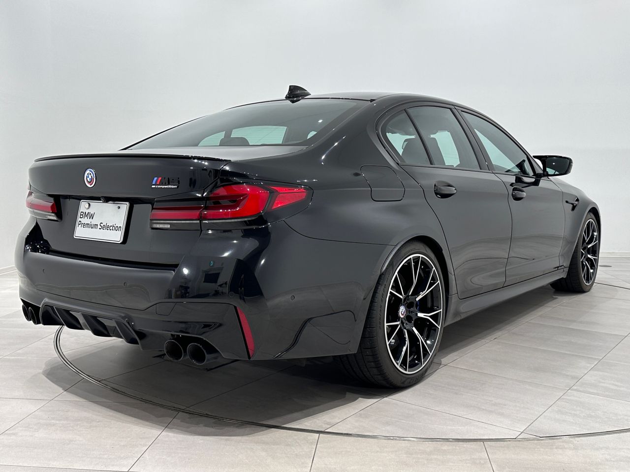 M5 Sedan RHD