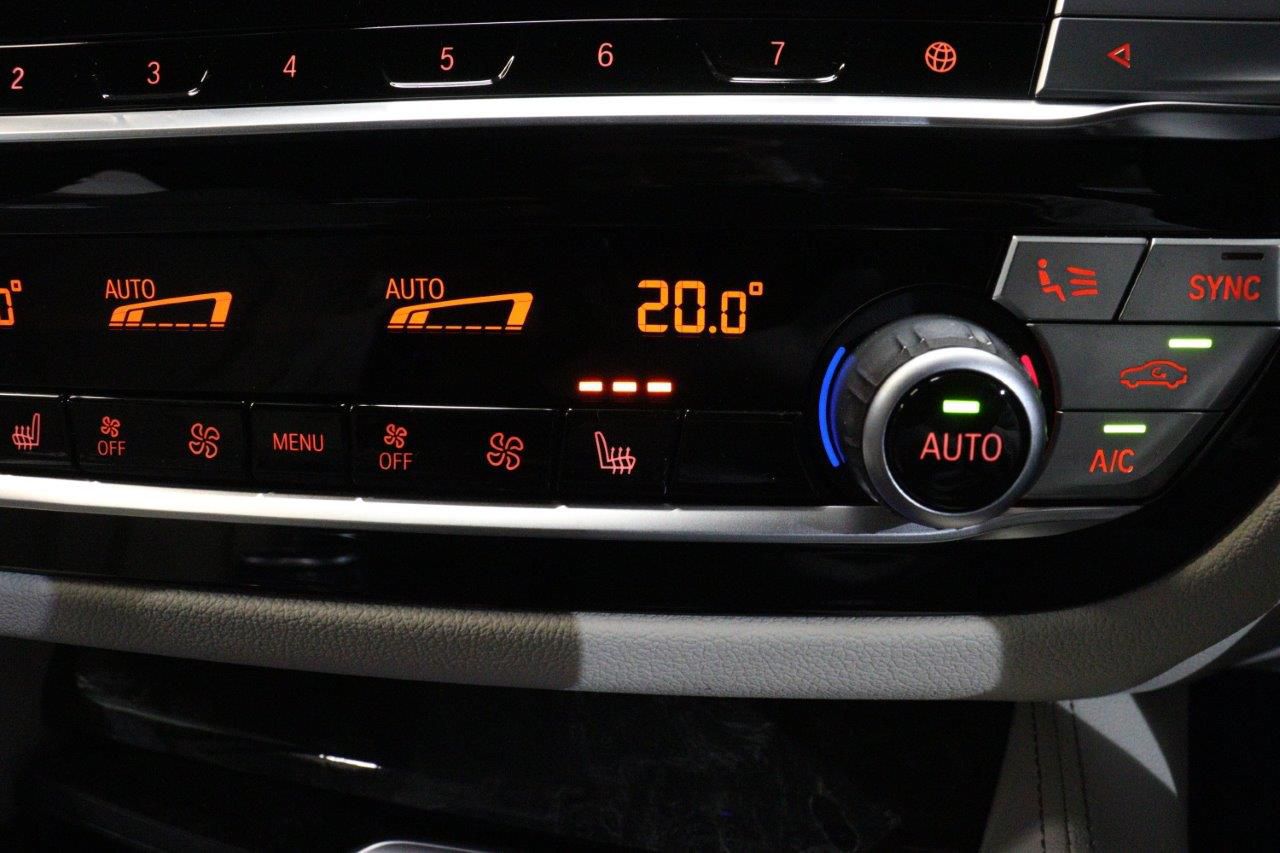 520d xDrive Sedan RHD