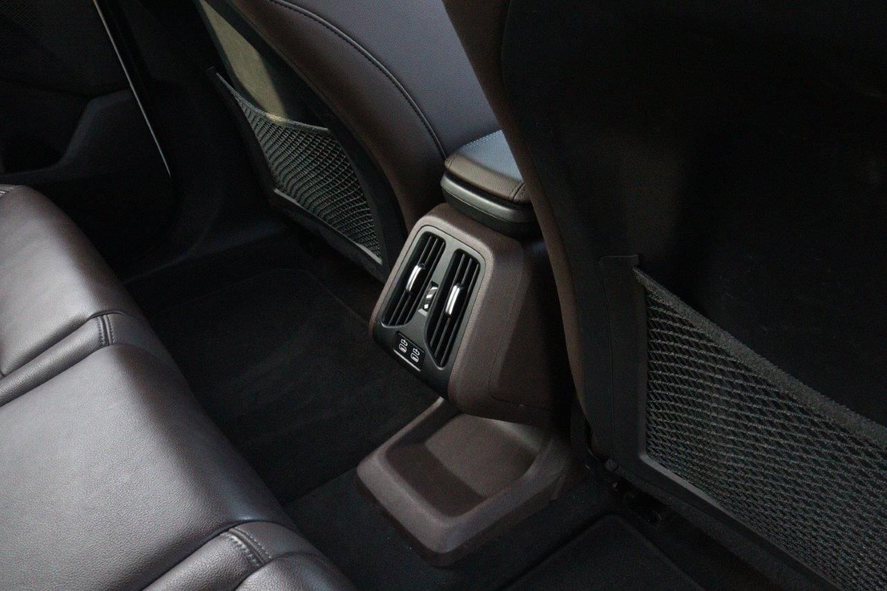 U11 iX1 xDrive30