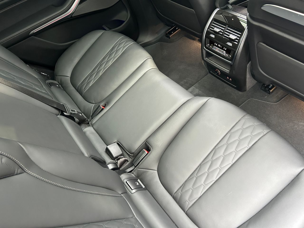 X7 xDrive40d RHD US