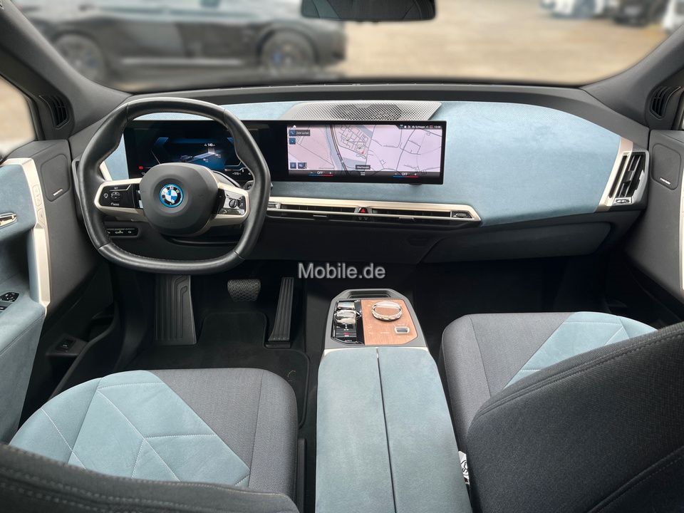 BMW iX
