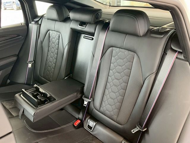 X4 M RHD