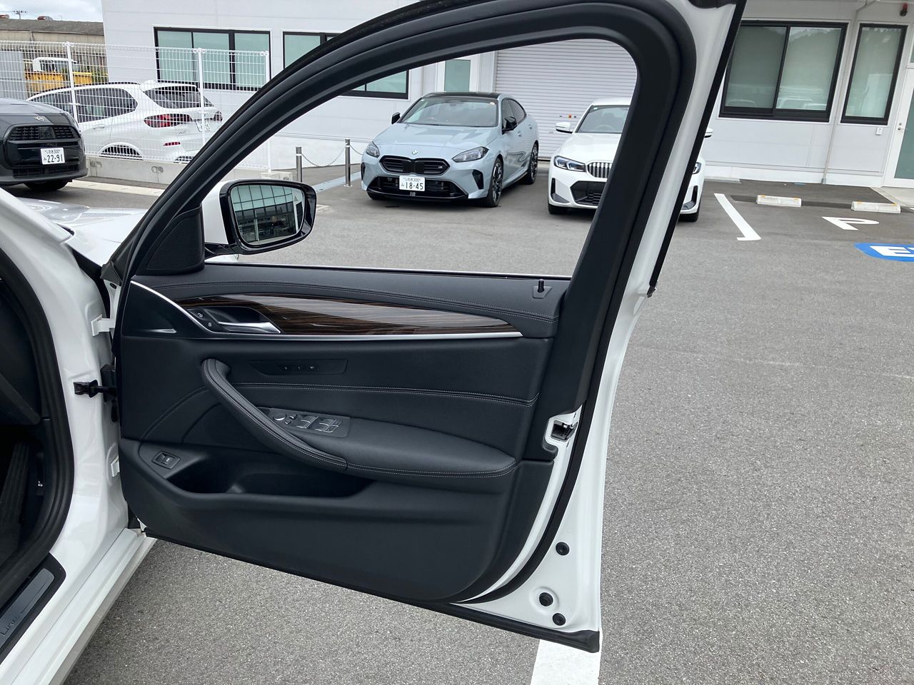 520d xDrive Sedan RHD