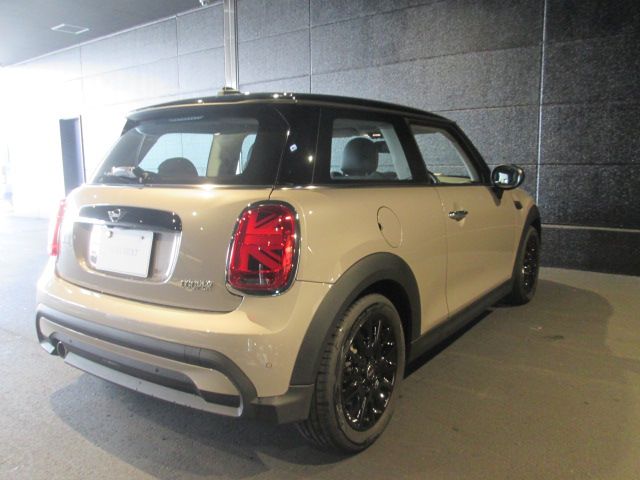 MINI Cooper F56 RHD