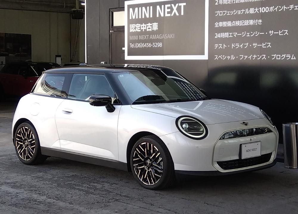 J01 MINI Cooper SE