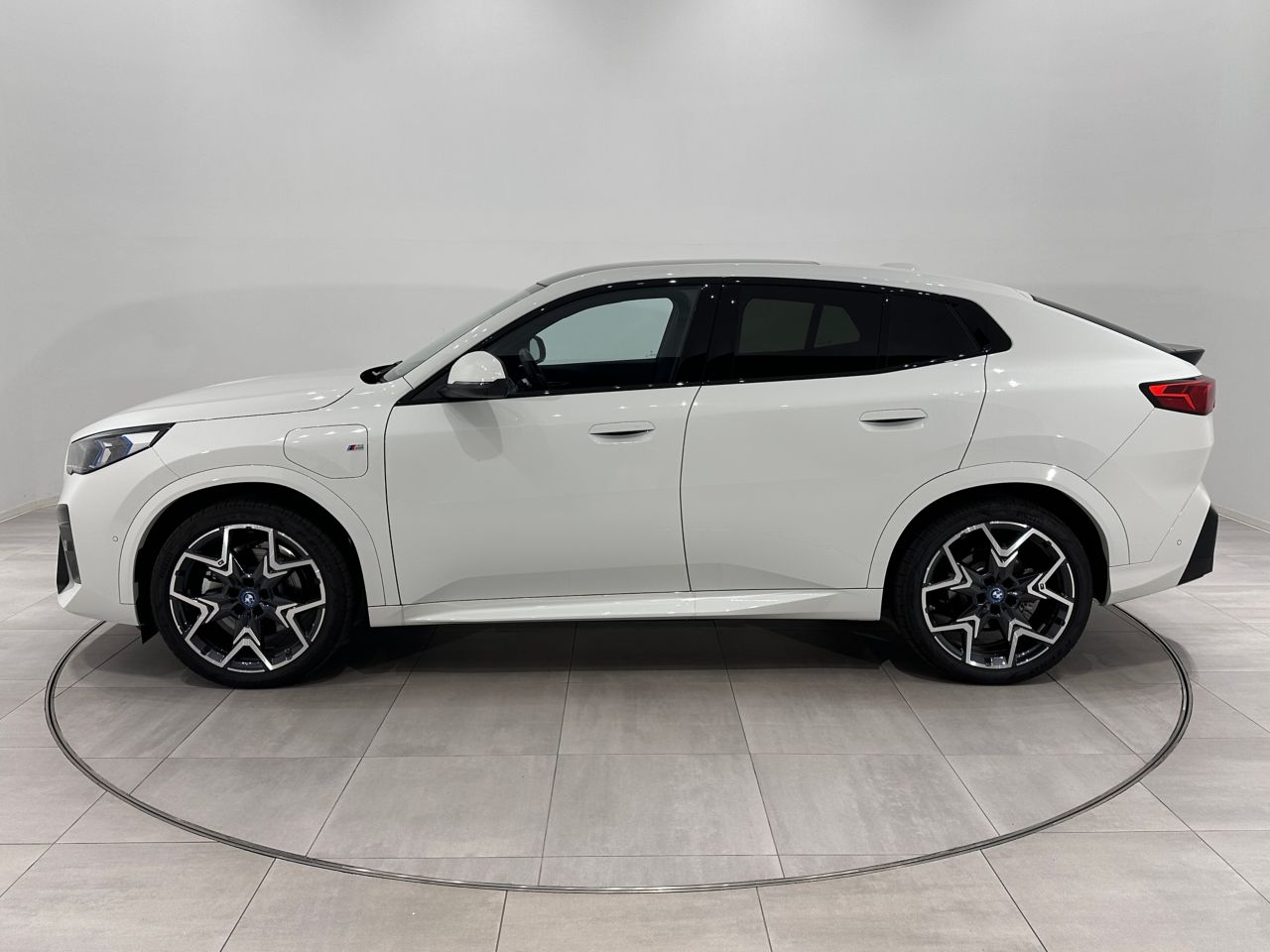 iX2 xDrive30 MSP