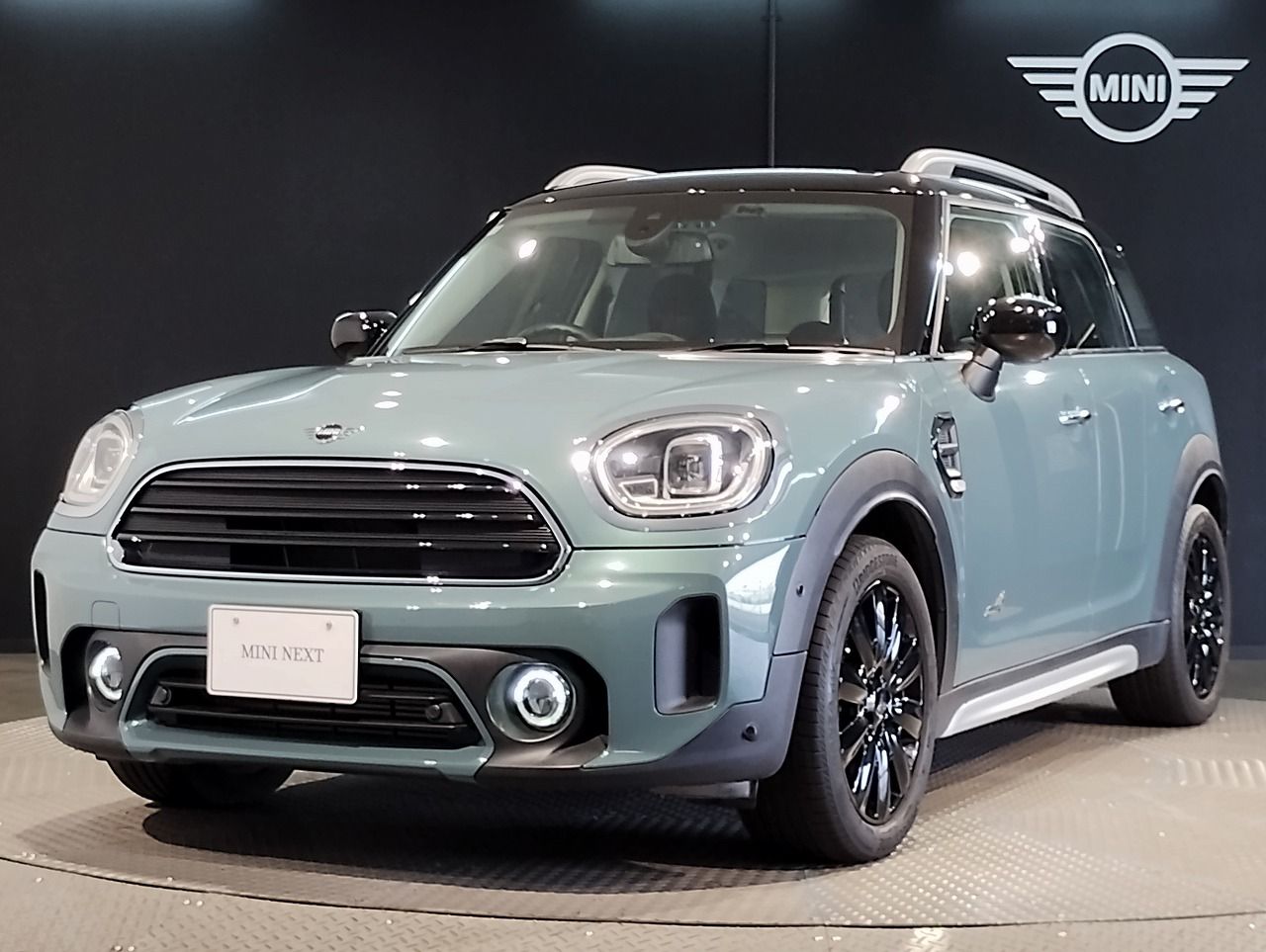 THE NEW MINI COOPER D CROSSOVER ALL4.