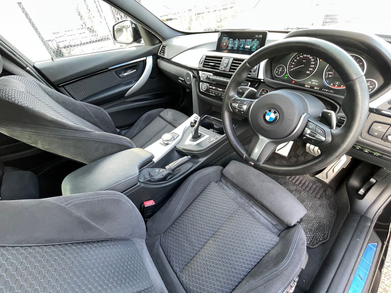 320D SEDAN RHD