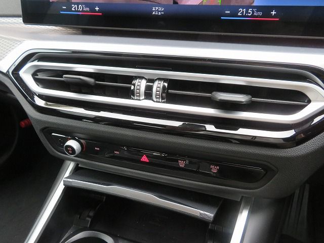 320d xDrive Berline RHD