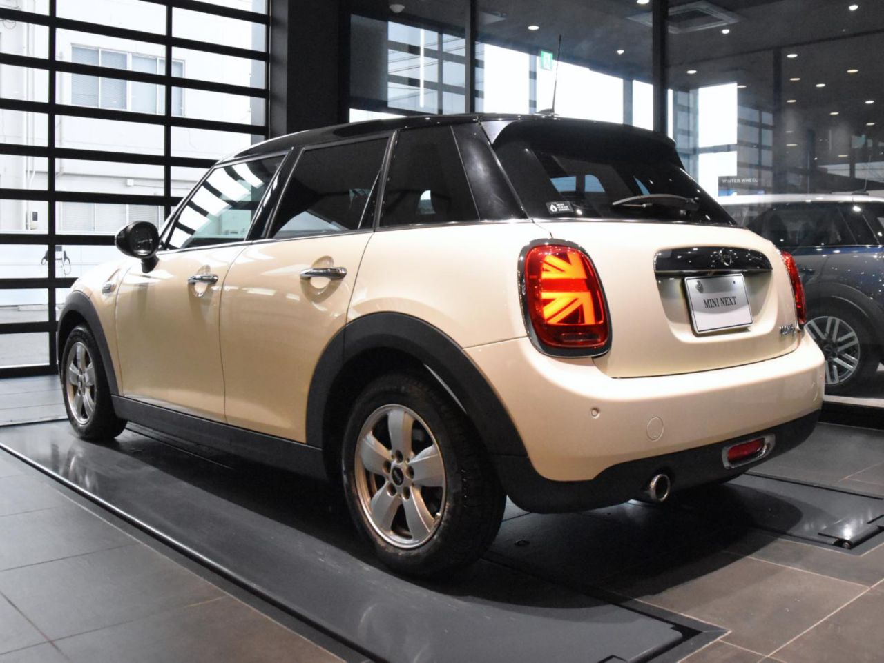 F55 COOPER D (AT)