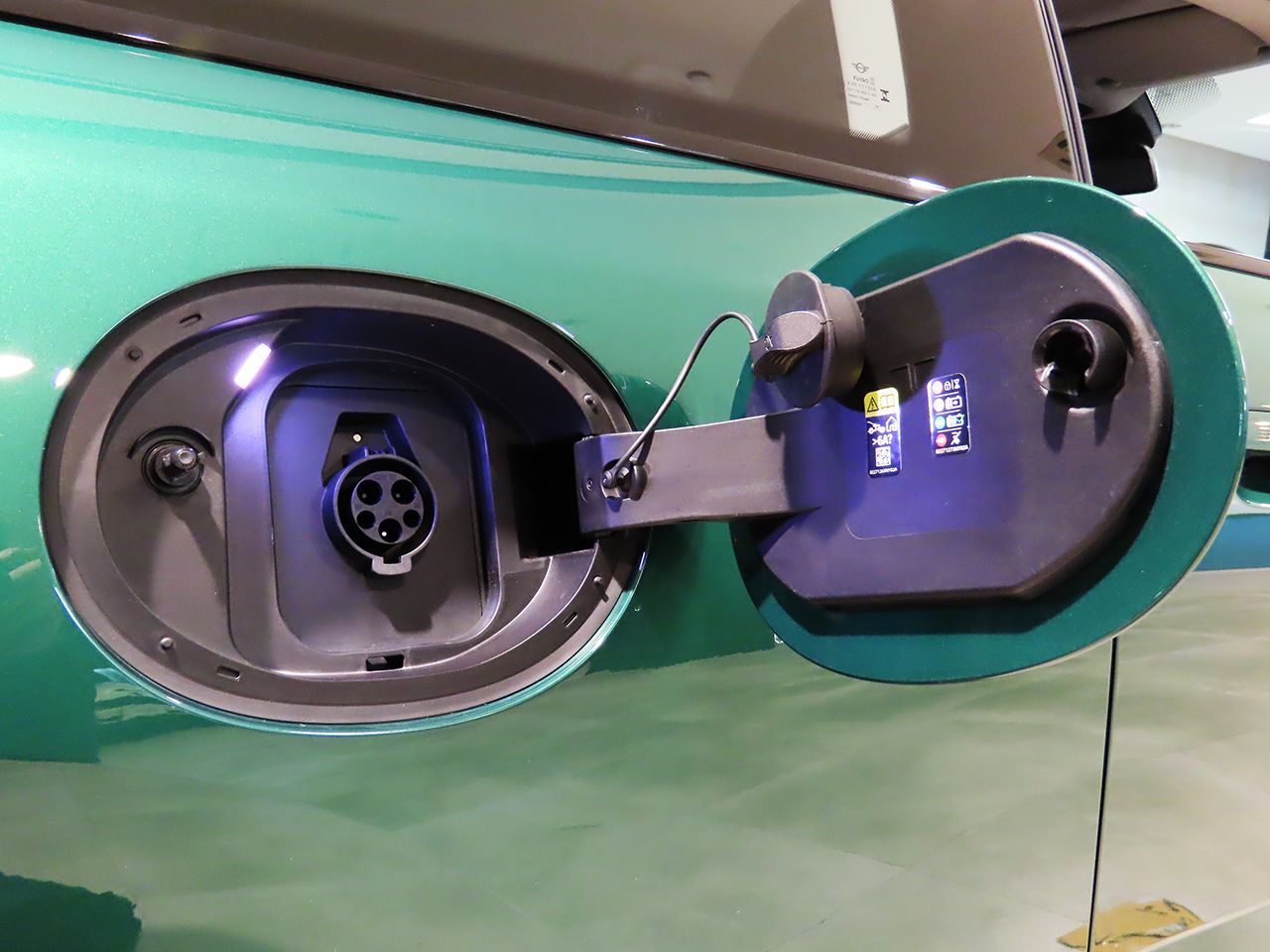 J01 MINI Cooper SE