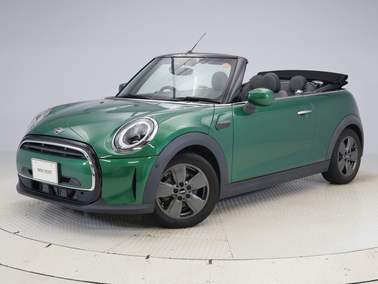 THE NEW MINI COOPER CONVERTIBLE.