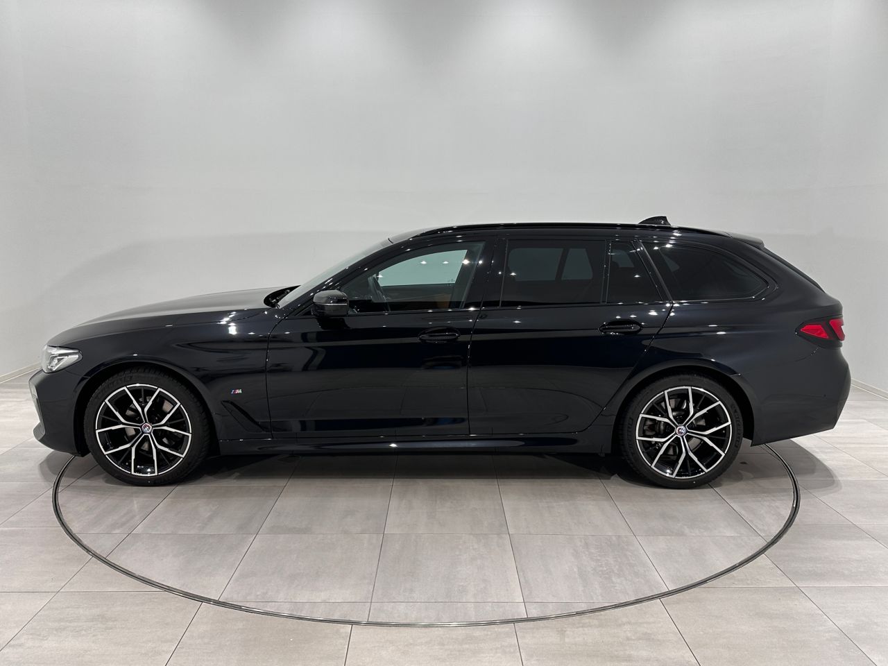 520d xDrive Touring RHD