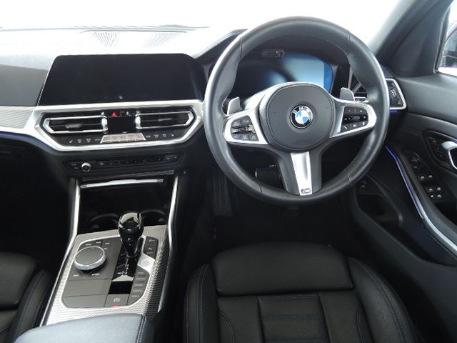 G20 320d xDrive RHD Saloon