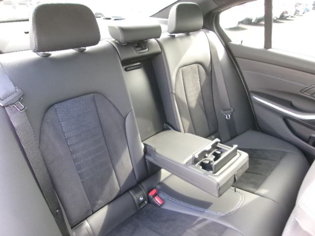 320d xDrive Berline RHD