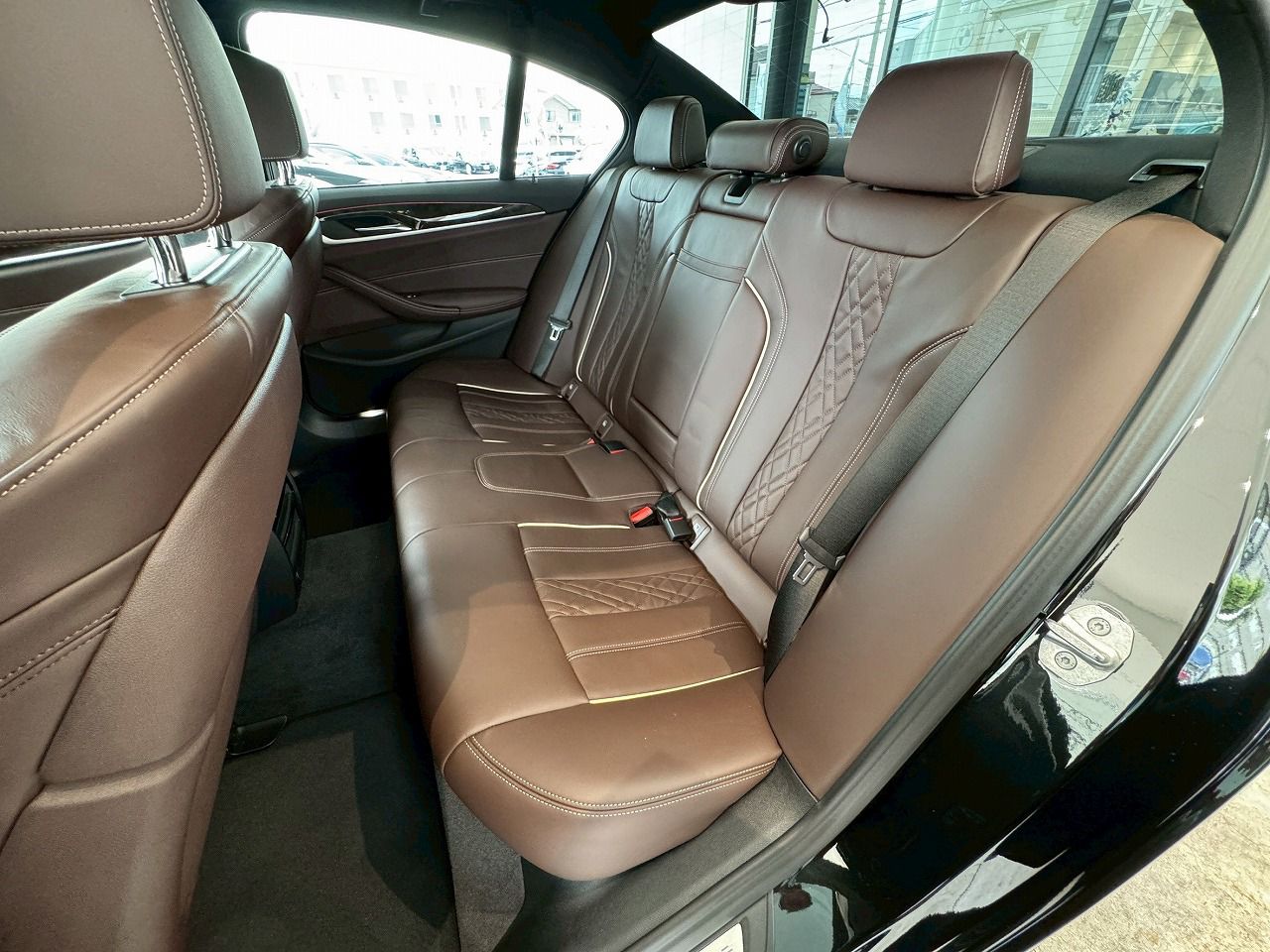 530e Sedan RHD