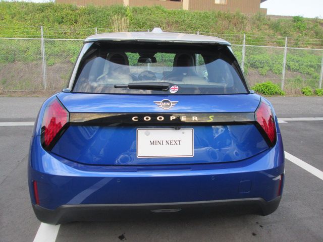 J01 MINI Cooper SE