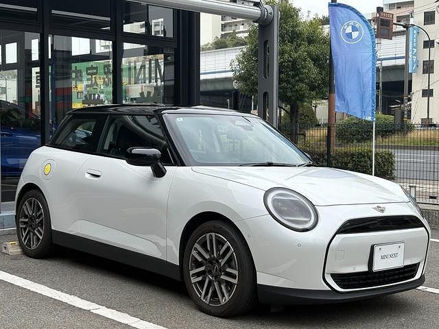 J01 MINI Cooper E