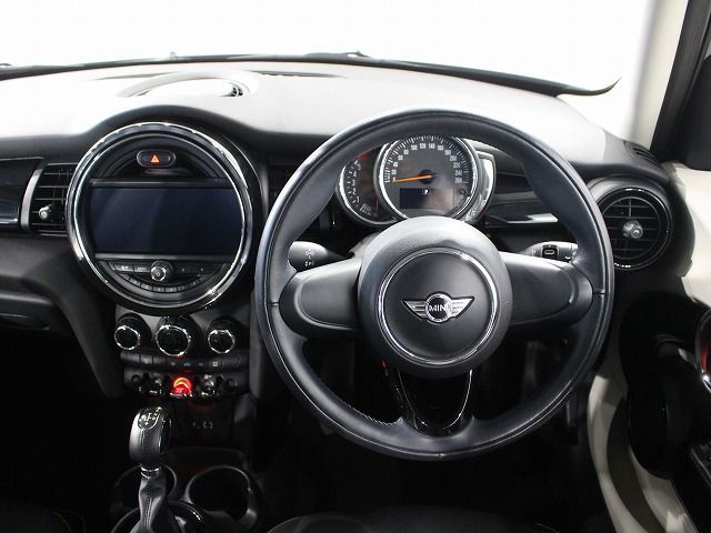 F55 COOPER D (AT)