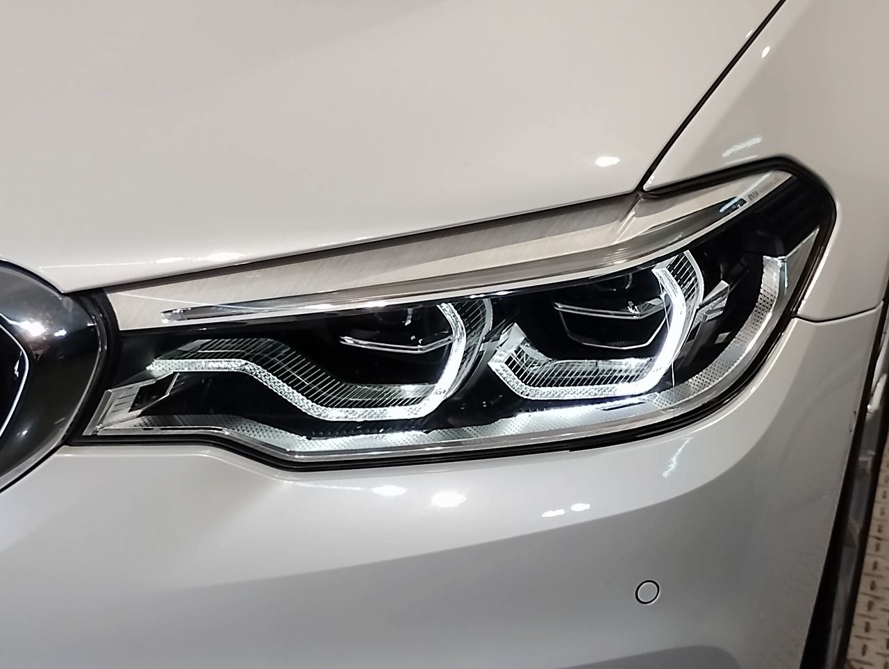 523I