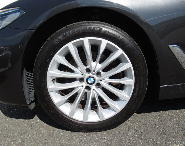 520d xDrive Sedan RHD