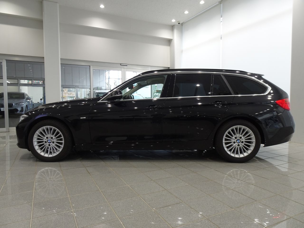 320I XDRIVE TOURING RHD