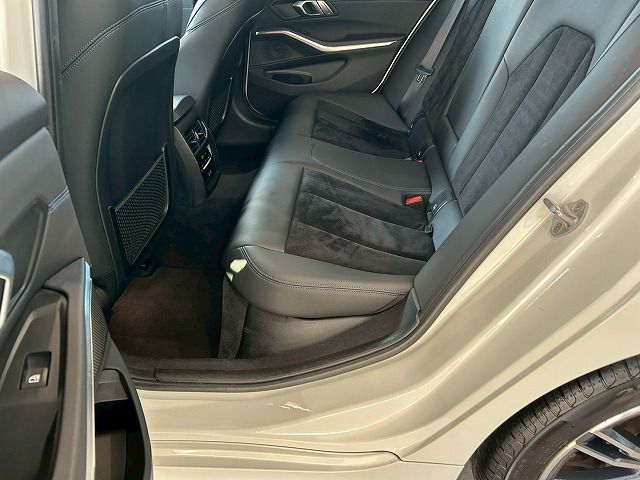 G20 320d xDrive RHD Saloon