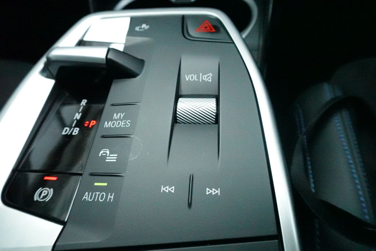 U11 iX1 xDrive30