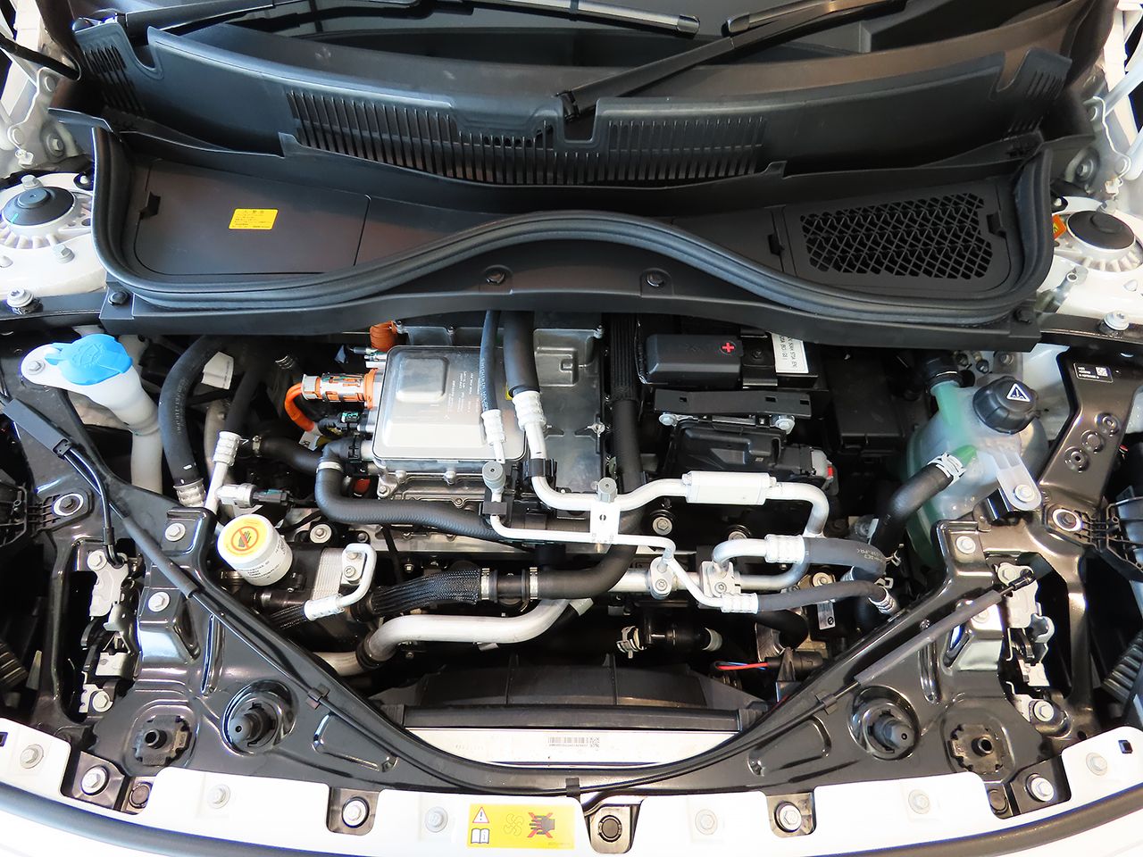 J01 MINI Cooper SE