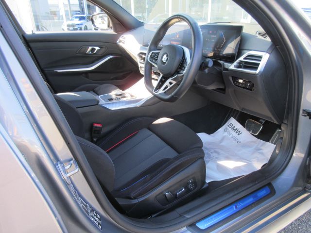320d xDrive Berline RHD