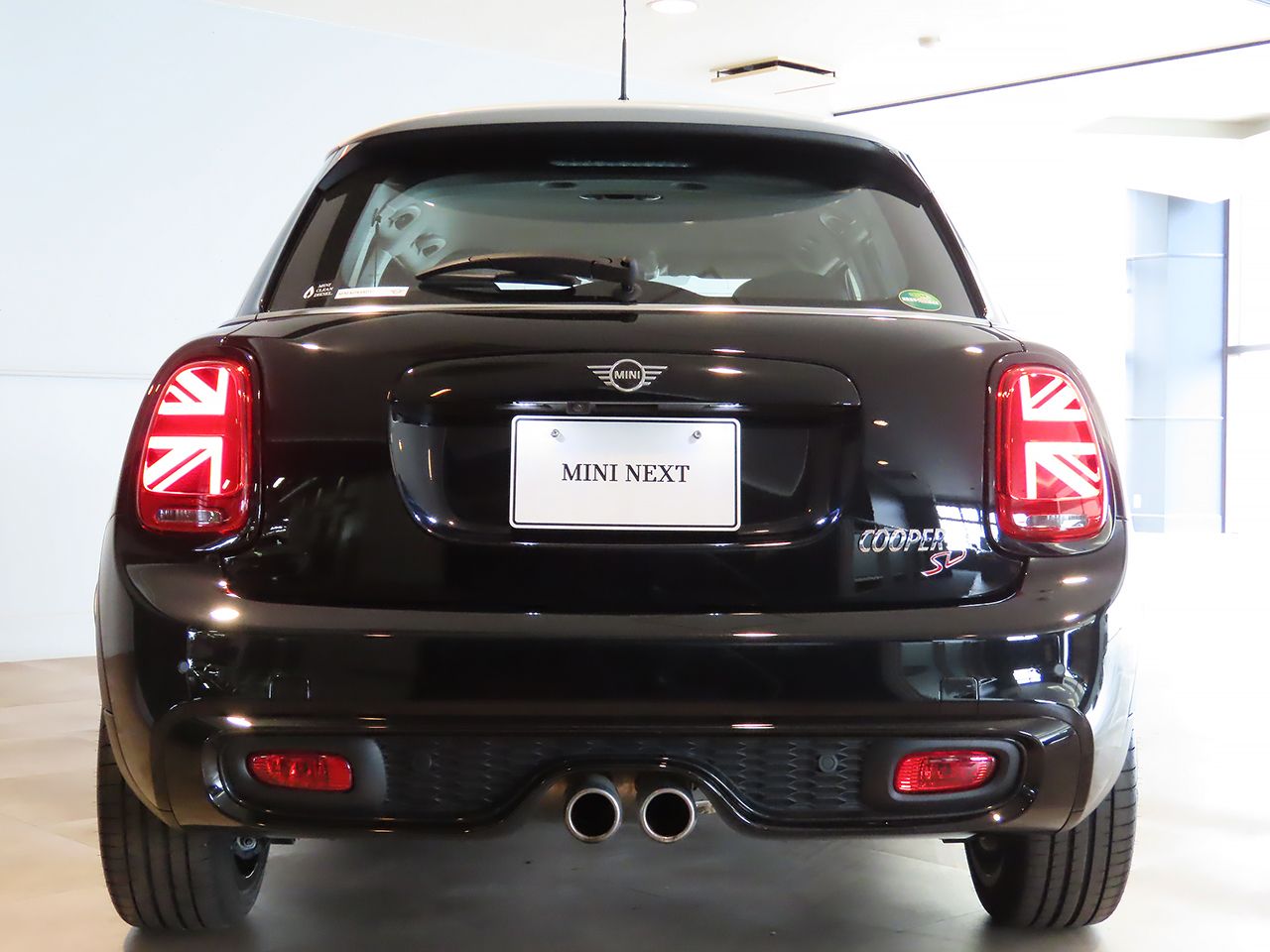 F55 COOPER S D(AT)