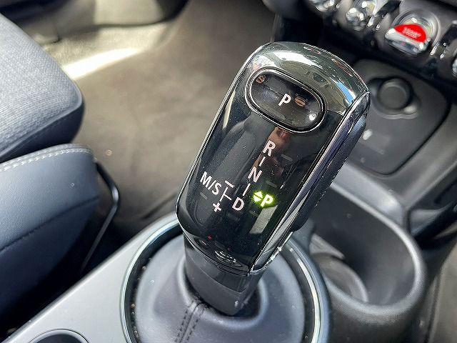 MINI Cooper F56 RHD