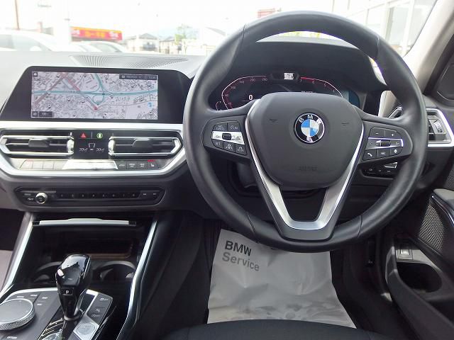 320i Sedan RHD
