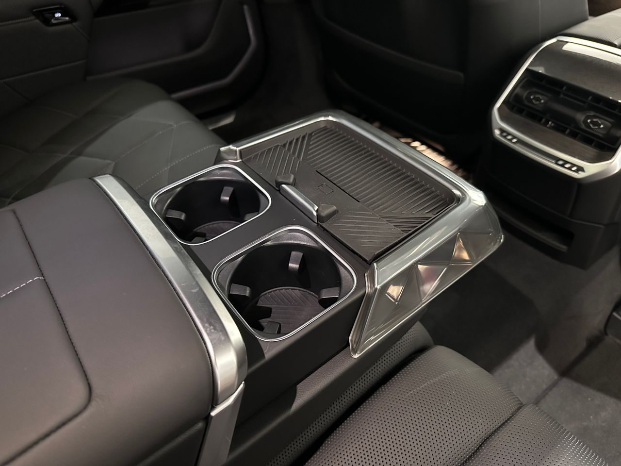 i7 xDrive60 Sedan RHD