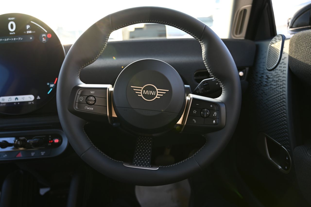 J01 MINI Cooper E