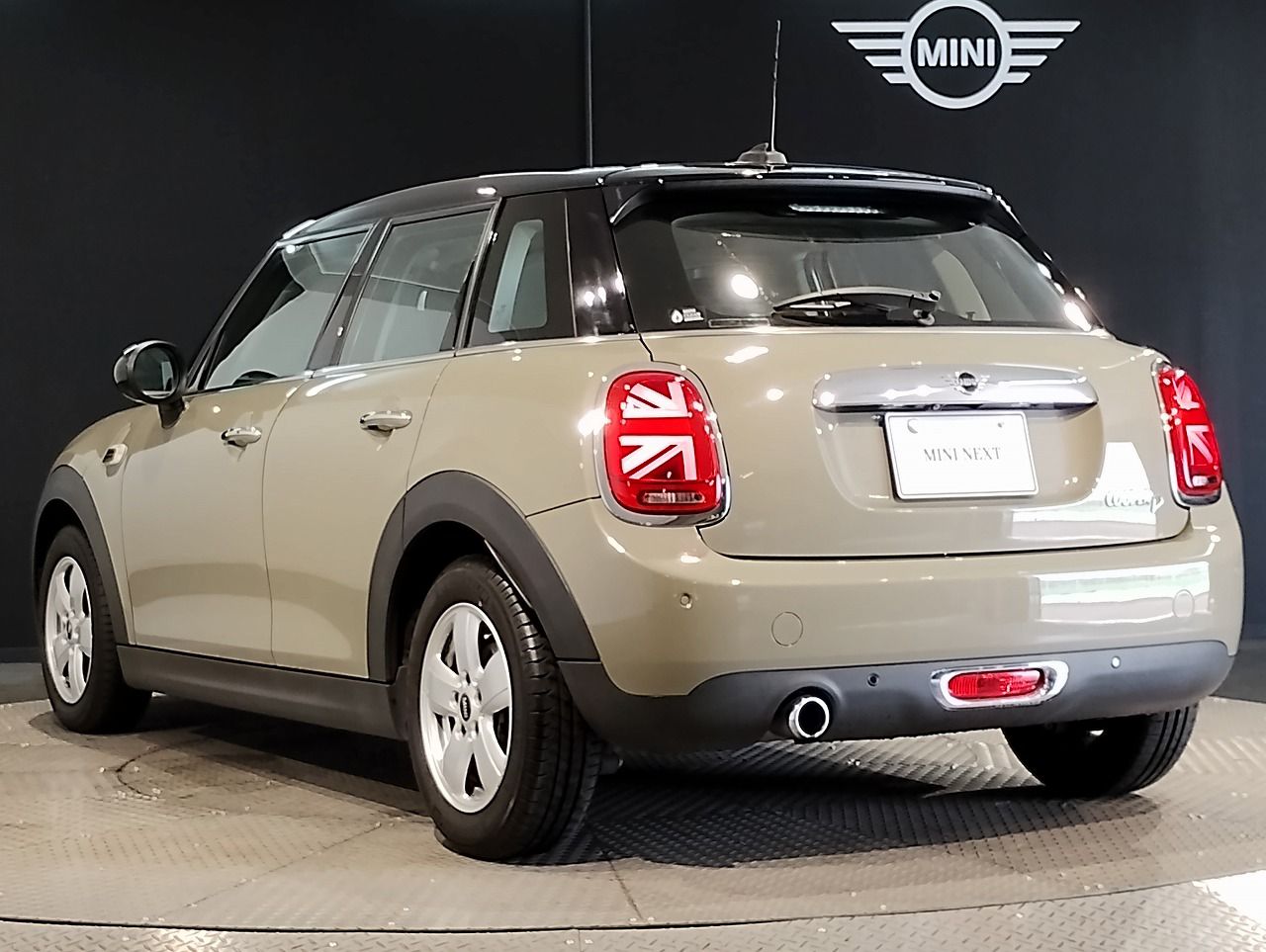 F55 COOPER D (AT)