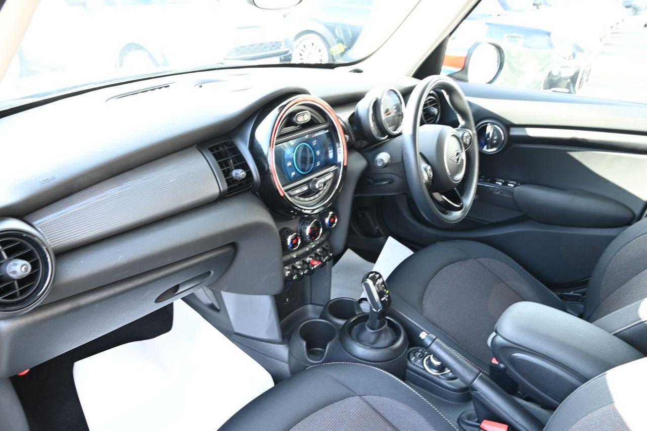 F55 MINI Cooper 5-Door Hatch LCI