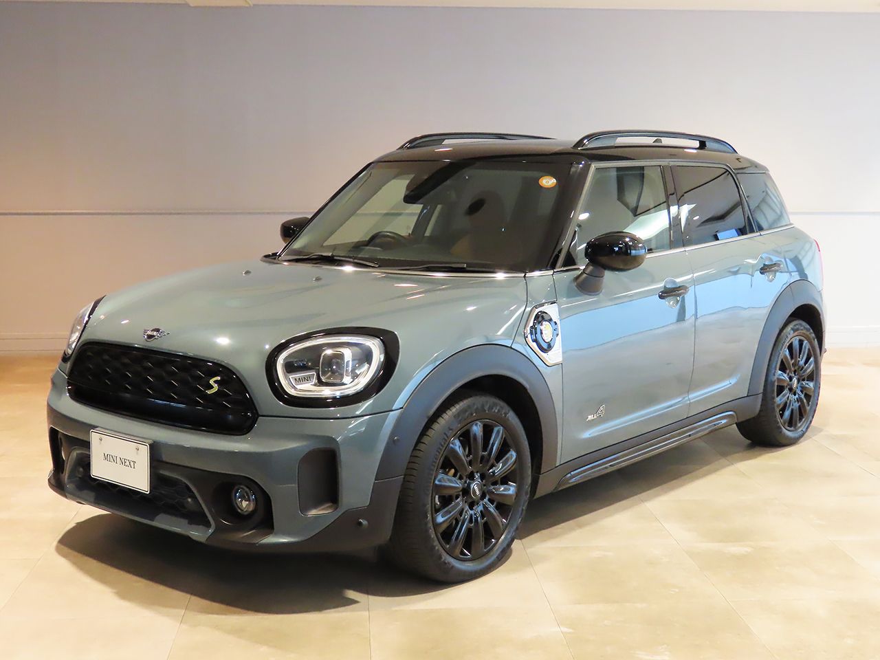 THE NEW MINI COOPER SE CROSSOVER ALL4.